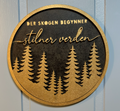 «Der skogen begynner, stilner verden»