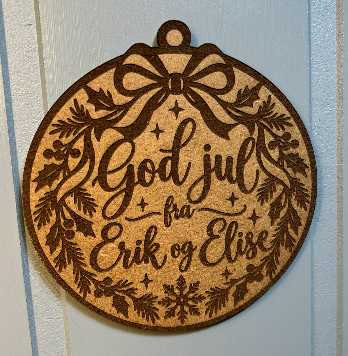 Ornament til juletreet - "God jul fra..."