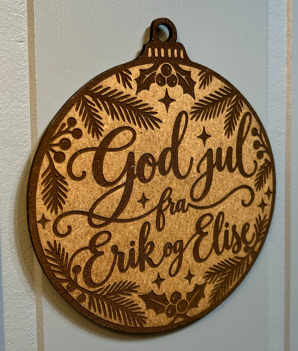 Ornament til juletreet - "God jul fra..."