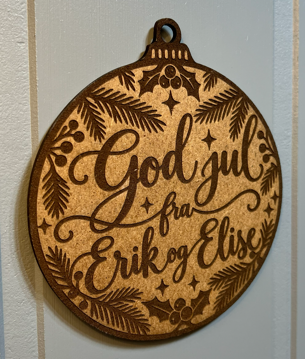 Ornament til juletreet - "God jul fra..."