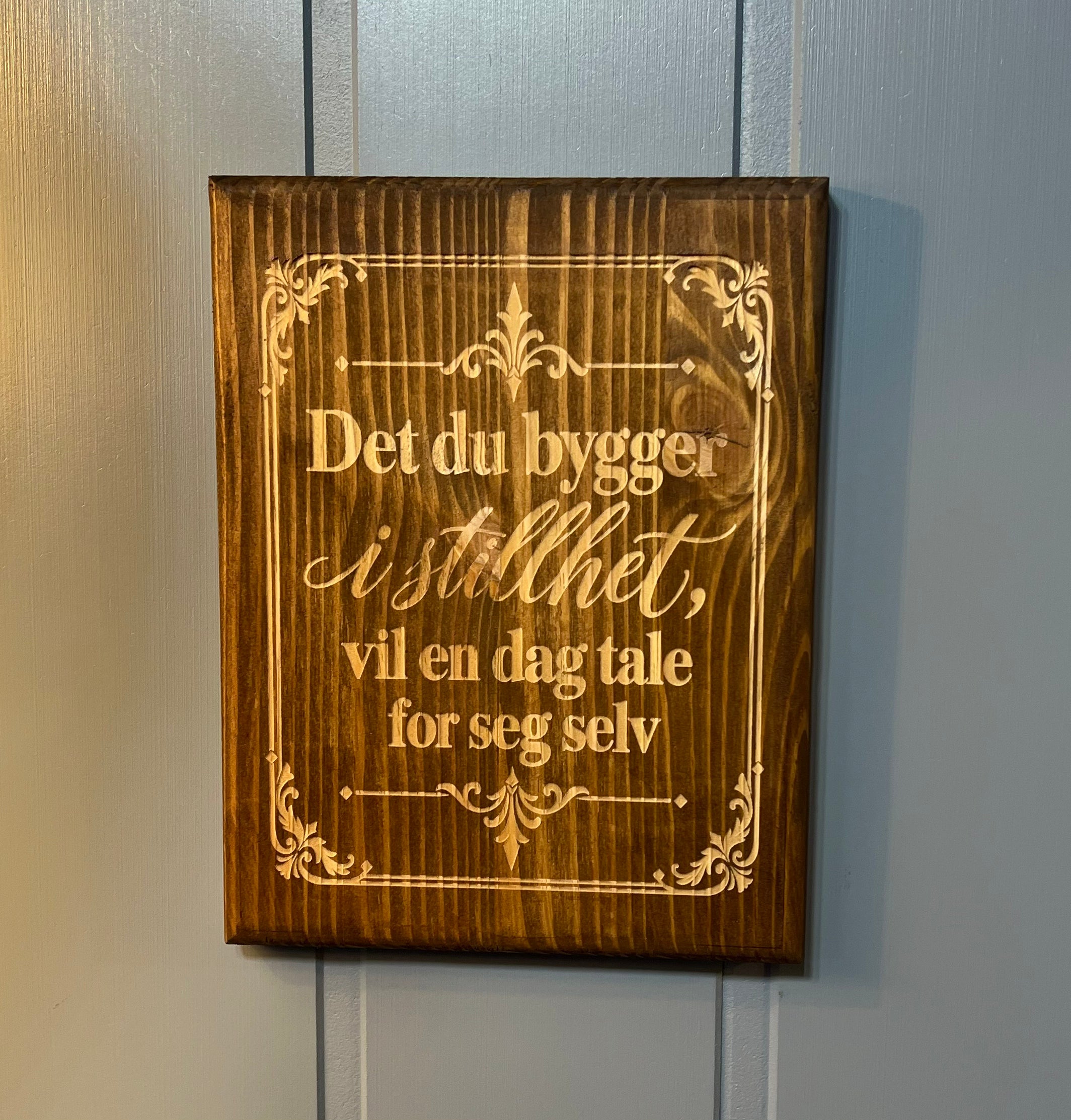 Personlig sitatplakett i tre – med ditt eget sitat